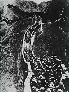 1937��7��7�ա������±䡱���ձ����й�������ȫ������ս��������ս����ʽ������ͼΪ���й������س��ǿ���ǰ�ߡ�